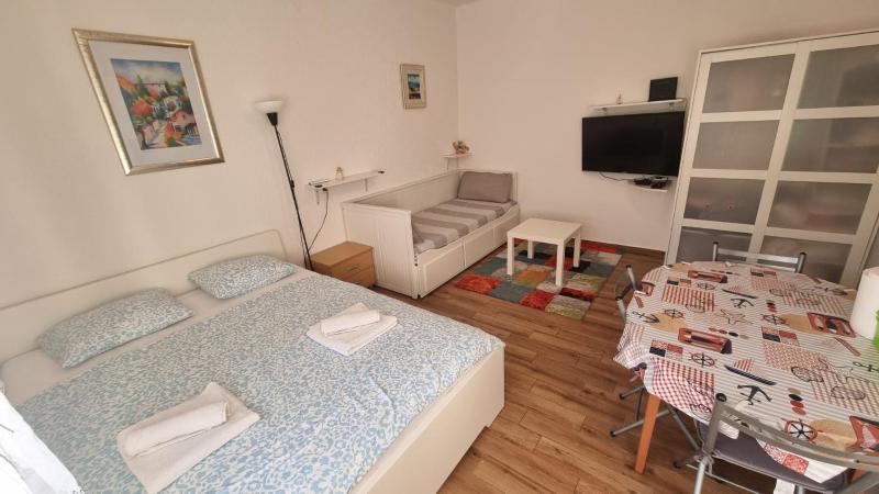 IVANCICA Studio Apartment - image 8