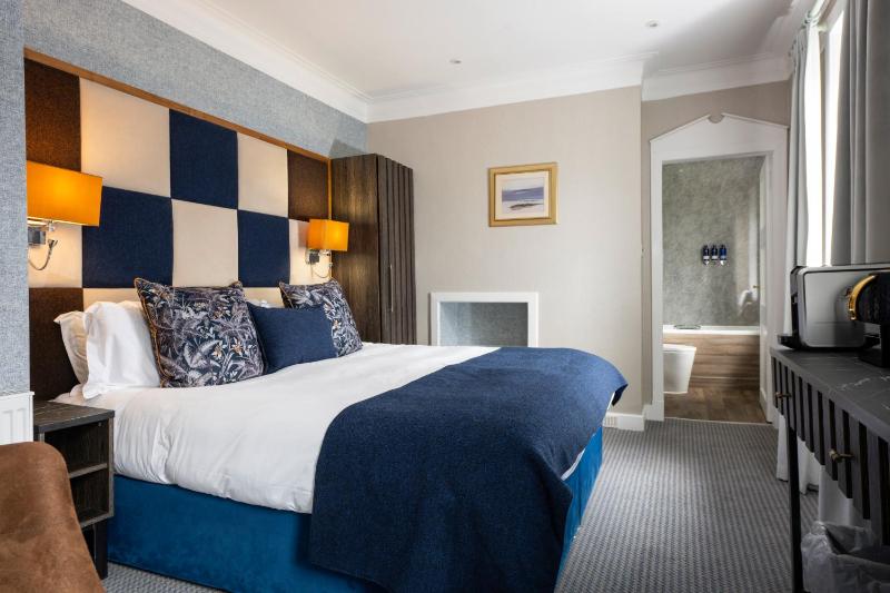 Standard Double or Twin Room image 1