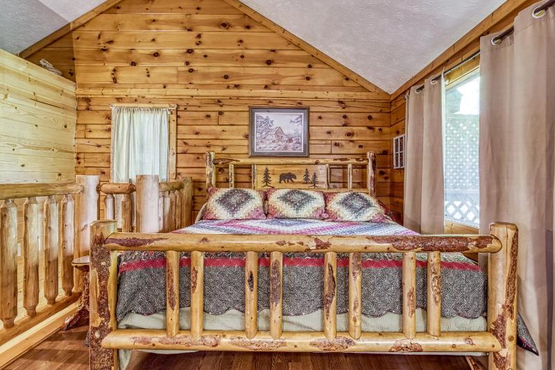 Forever Yours 2 Hot tubs FREE Attraction tickets WIFI Near The Parkway in Pigeon Forge!!! - image 33