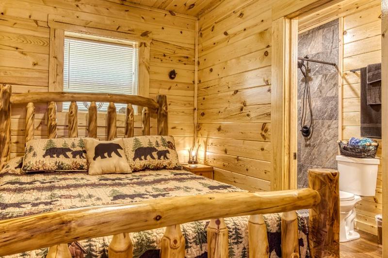 Forever Yours 2 Hot tubs FREE Attraction tickets WIFI Near The Parkway in Pigeon Forge!!! - image 8