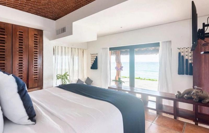 Beachfront Xaman Ha villa 3 with 11 bedrooms! - image 2