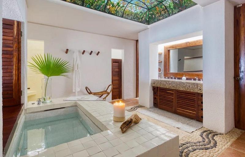 Beachfront Xaman Ha villa 3 with 11 bedrooms! - image 8
