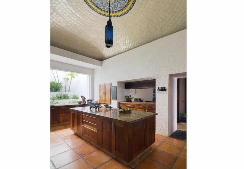 Beachfront Xaman Ha villa 3 with 11 bedrooms! - image 6