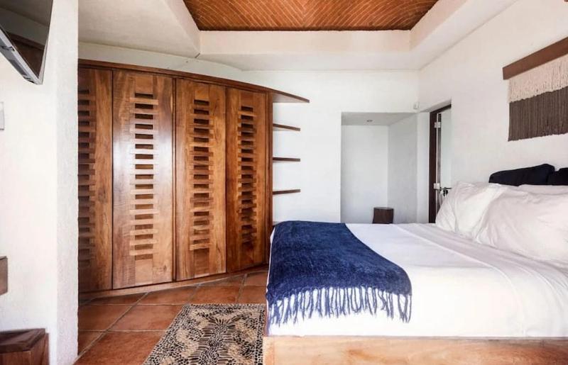 Beachfront Xaman Ha villa 3 with 11 bedrooms! - image 5
