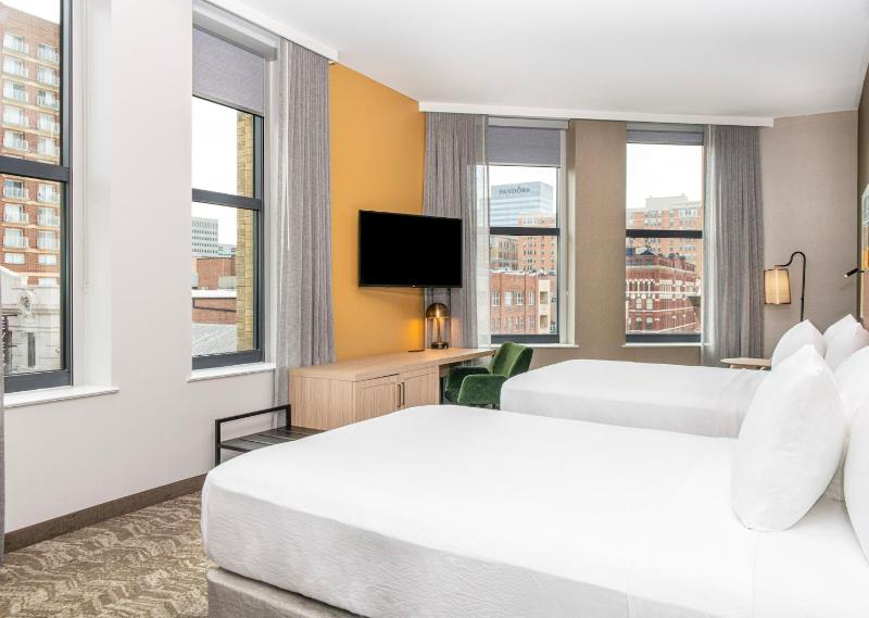 Double Queen Room with View image 2