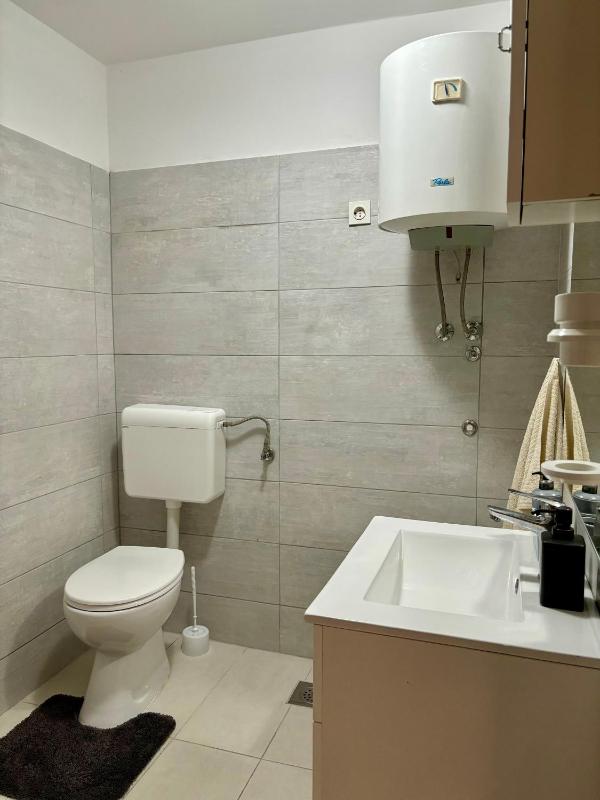 One-Bedroom Apartment image 2