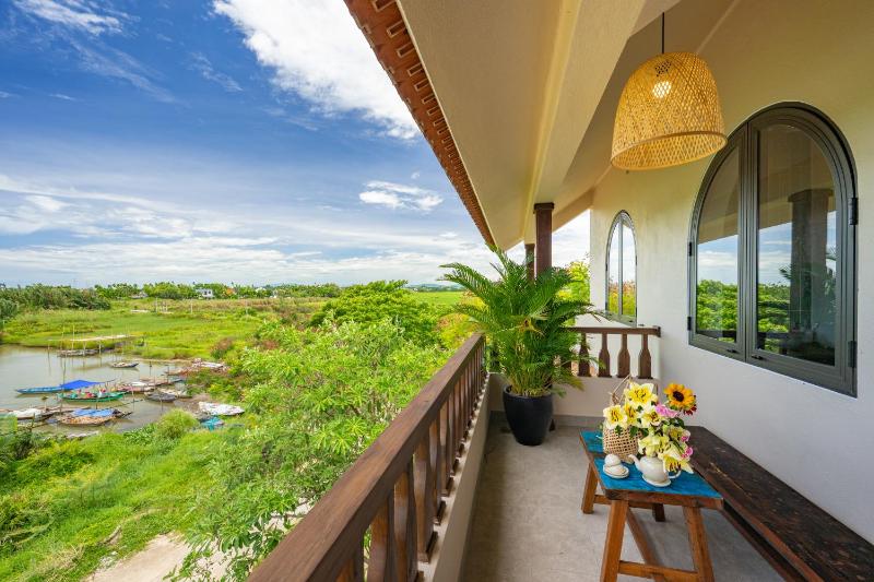 Alana Riverside Retreat - image 2