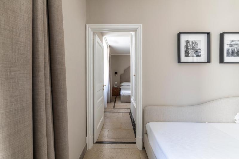 Junior Suite with Balcony image 3