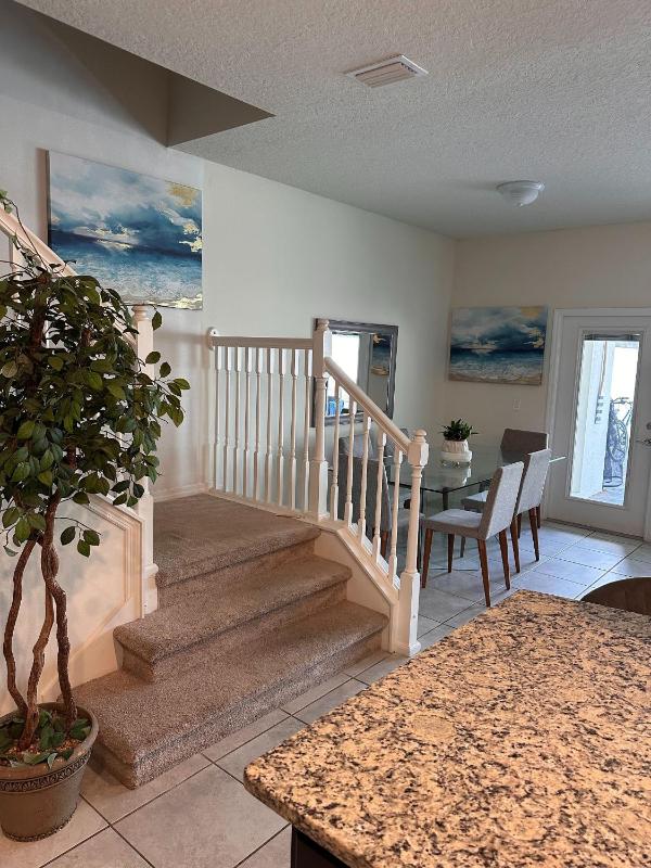 Great Room in excellent community and location - image 2