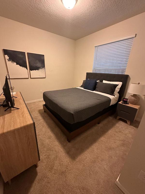 Great Room in excellent community and location - image 7