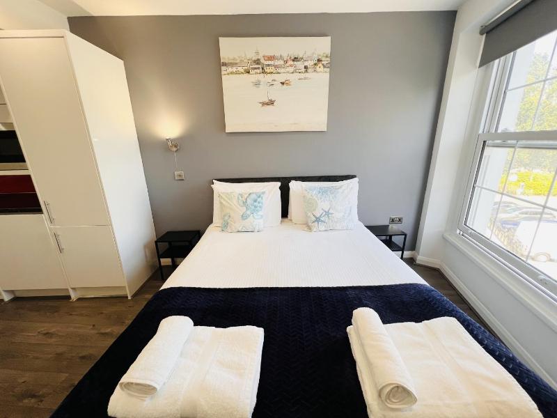 Deluxe Studio image 2