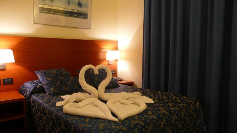 Economy Double Room image 4