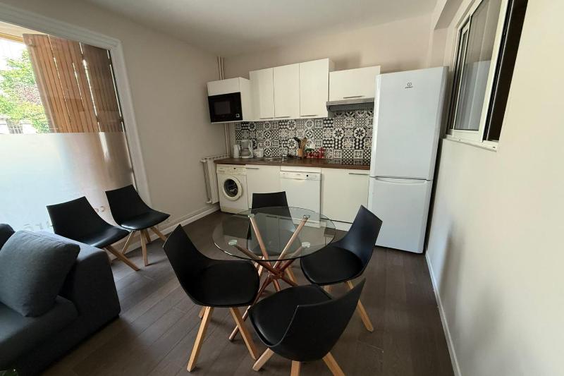 Apartment in the heart of the Avignon festival - image 1