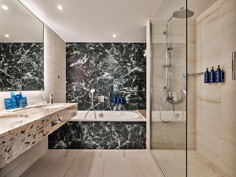 One-Bedroom Suite image 2