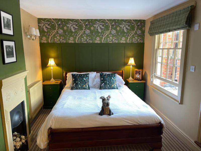 Classic Double Room image 1