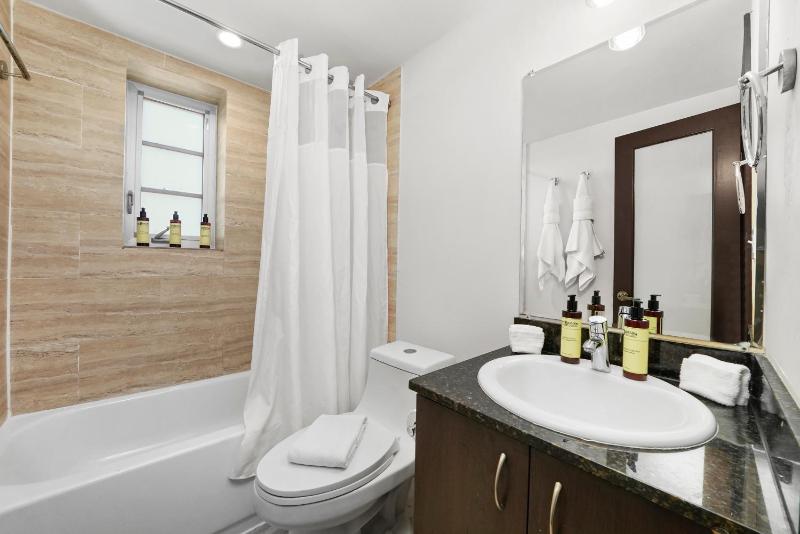  One Bedroom Queen Suite image 3