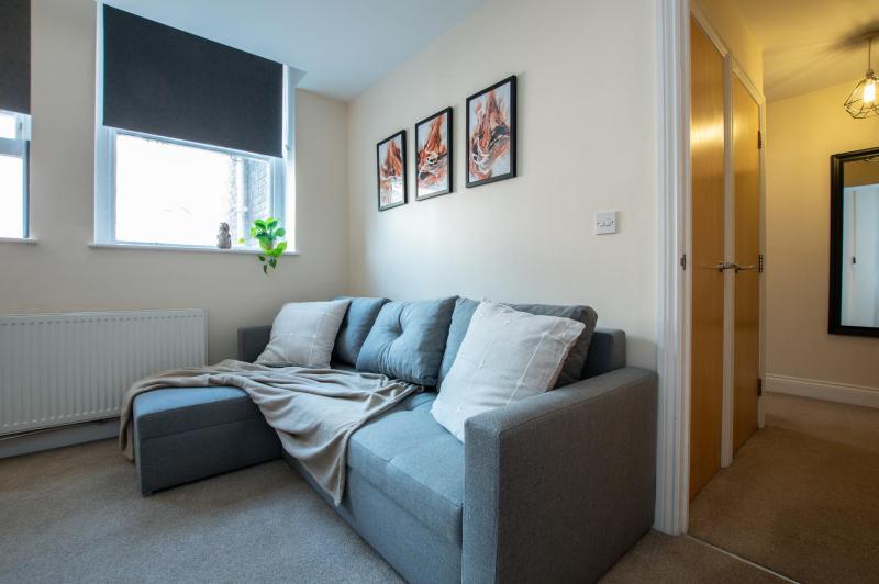 1-Bed Central Apartment in Bournemouth 5 mins to the beach - image 8