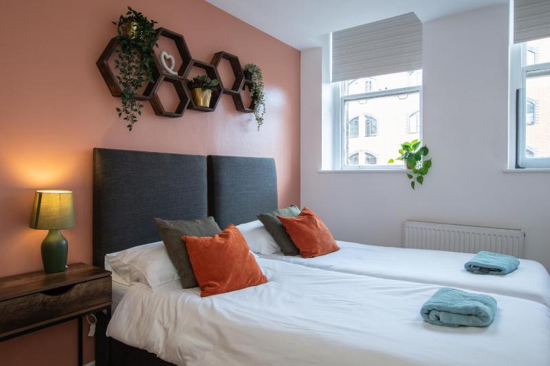 1-Bed Central Apartment in Bournemouth 5 mins to the beach - image 7