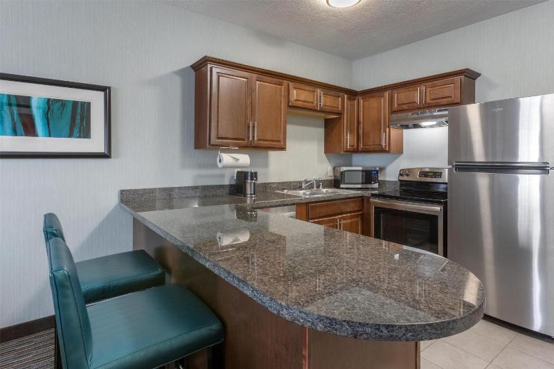 King Suite with Kitchen image 2