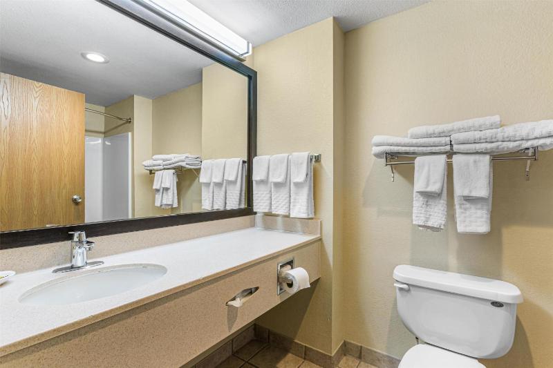 Two-Room Suite with Accessible Roll-In Shower image 4