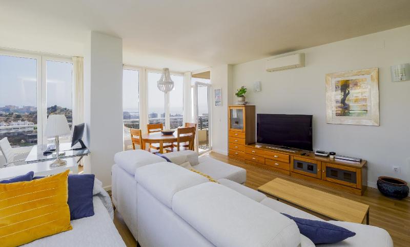 Cubo's Apartment Ronda del Golf Seaview & Parking - image 2
