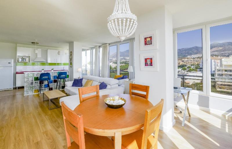 Cubo's Apartment Ronda del Golf Seaview & Parking - image 17