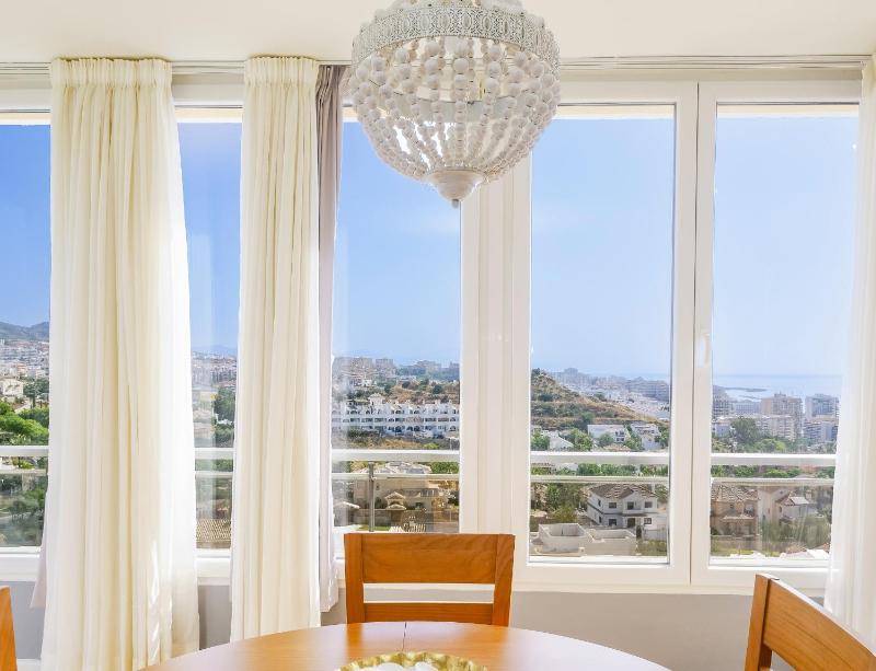 Cubo's Apartment Ronda del Golf Seaview & Parking - image 42