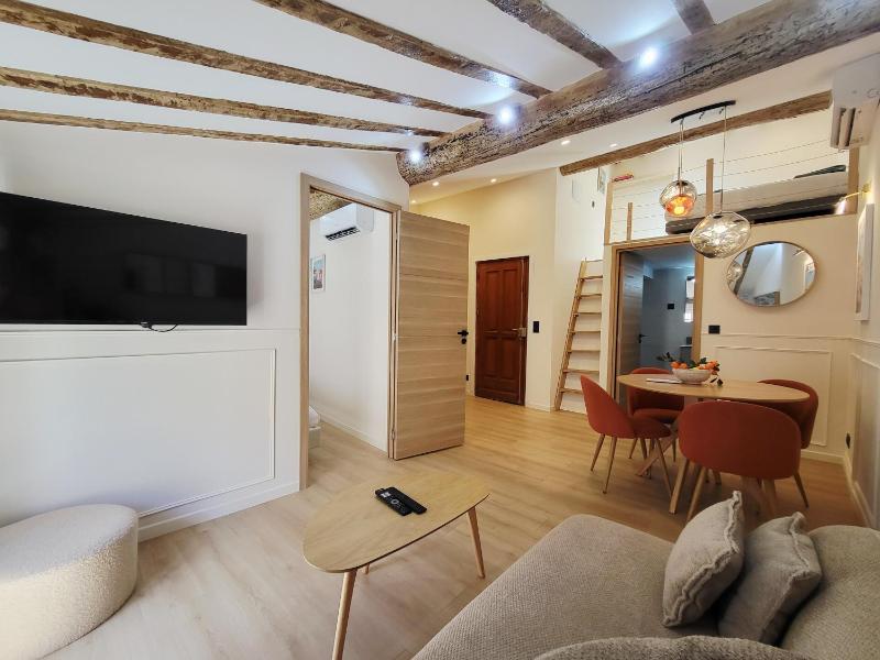 Le Nid de Revennes - séjour cosy dans la vieille ville d'Antibes - image 16
