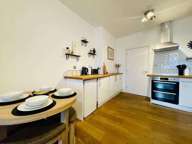 Beautiful 2-bed Apartment In The Heart Of The City - image 29