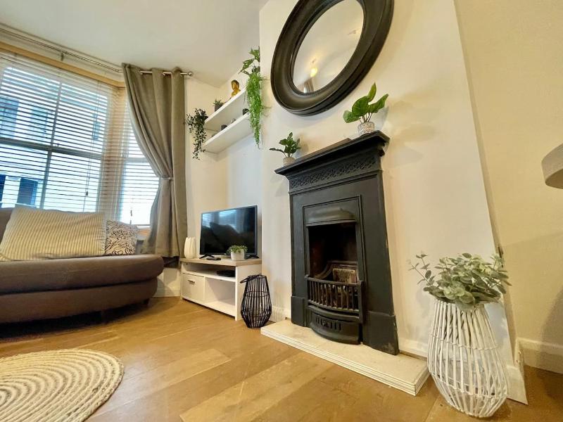 Beautiful 2-bed Apartment In The Heart Of The City - image 15