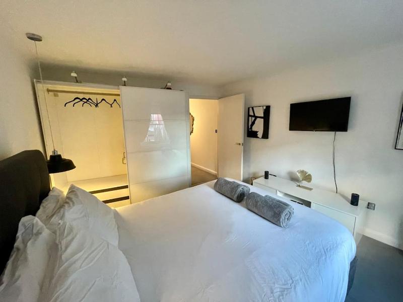 Beautiful 2-bed Apartment In The Heart Of The City - image 6