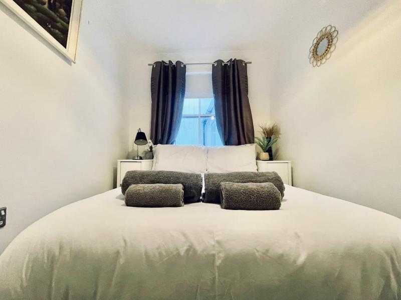 Beautiful 2-bed Apartment In The Heart Of The City - image 30