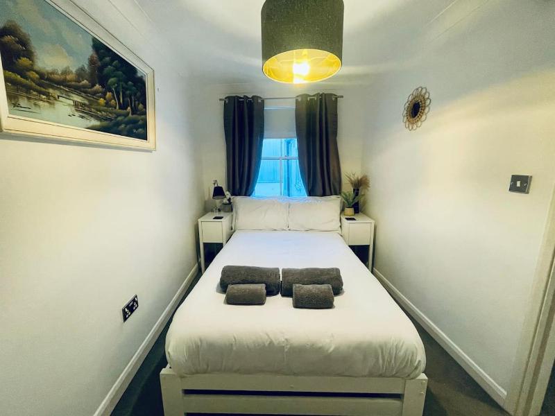 Beautiful 2-bed Apartment In The Heart Of The City - image 19