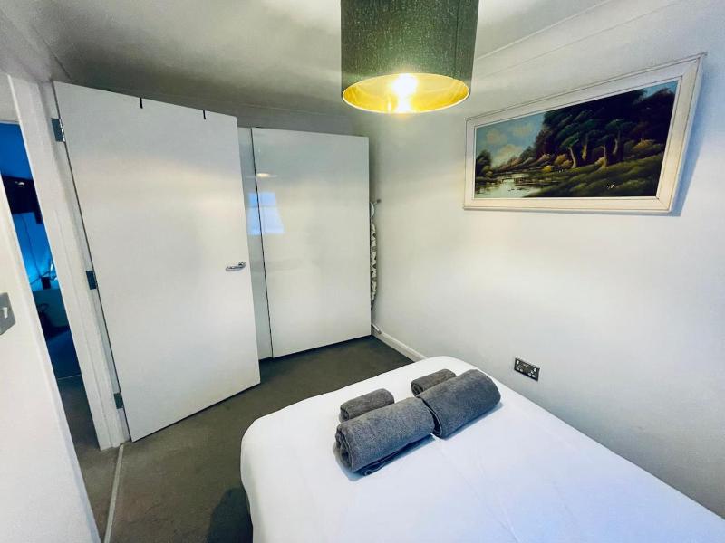 Beautiful 2-bed Apartment In The Heart Of The City - image 32