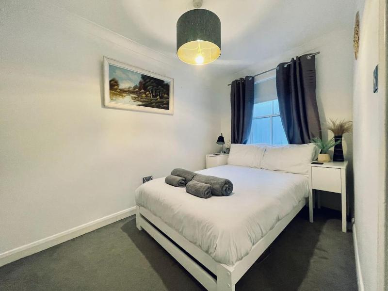 Beautiful 2-bed Apartment In The Heart Of The City - image 16