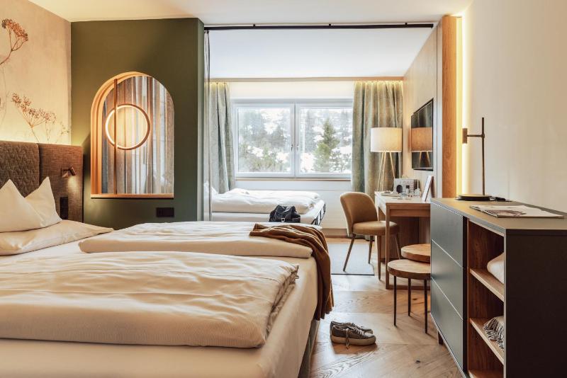 Deluxe Double or Twin Room image 2