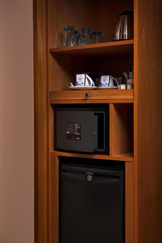 Family Room (2 Adults + 2 Children) image 4