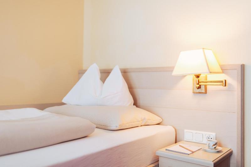 Single Room image 3