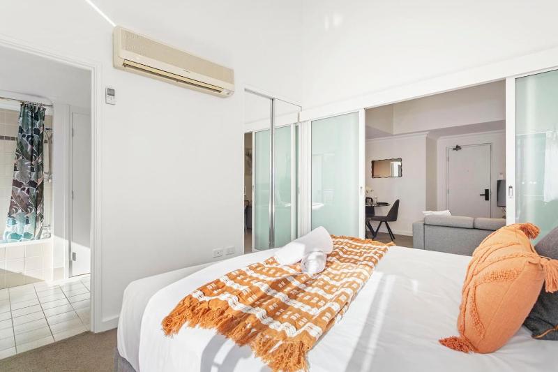 The CBD Gateway Modern 1BR Suite near UWA & Park - image 3