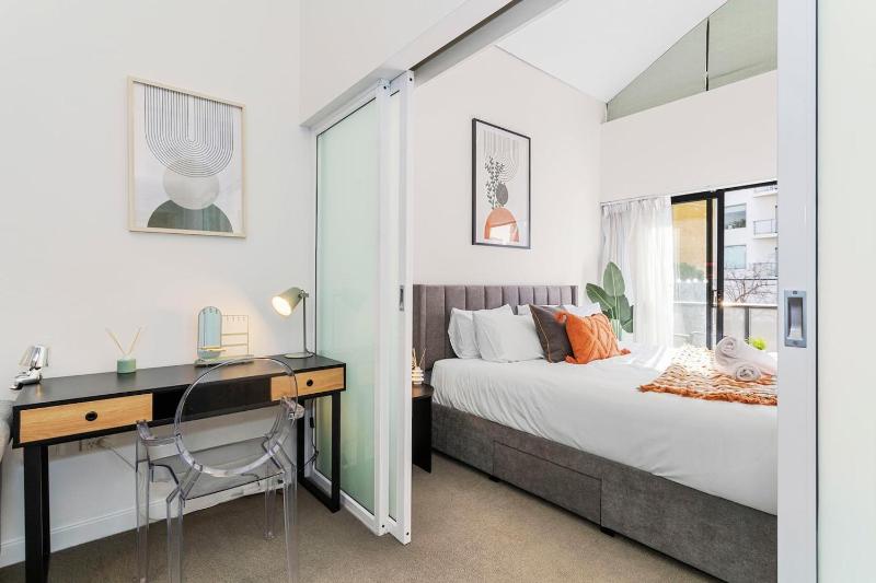 The CBD Gateway Modern 1BR Suite near UWA & Park - image 2
