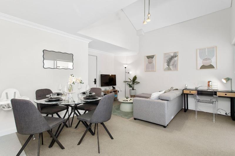 The CBD Gateway Modern 1BR Suite near UWA & Park - image 16
