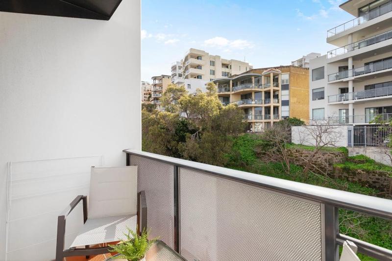 The CBD Gateway Modern 1BR Suite near UWA & Park - image 14