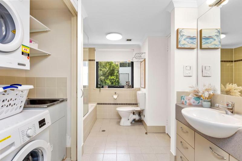 Modern Kings Park Hideaway Walk to Perth CBD - image 2