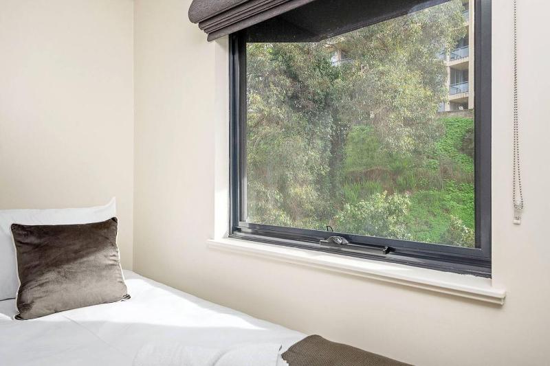 Designer 2BR Near CBD Large Balcony & Views - image 8