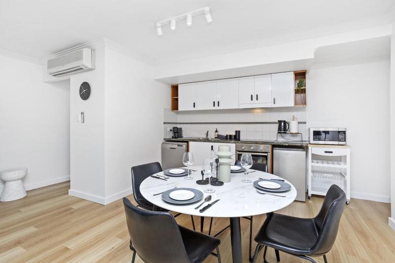 Urban Boho Chic 2BR Retreat w Balcony Perth CBD - image 11