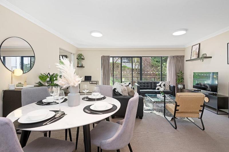 Designer 2BR Near CBD Large Balcony & Views - image 10
