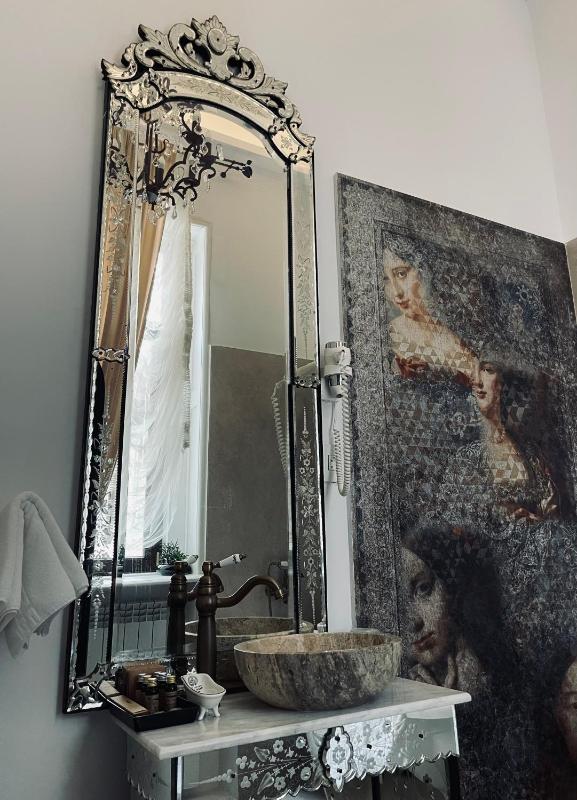 Deluxe Queen Room image 3