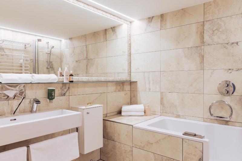 Junior Suite image 2