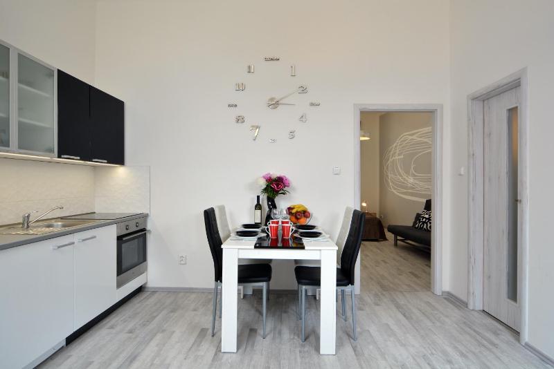 One-Bedroom Apartment image 3