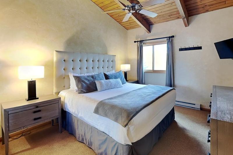 Timberline Condominiums 1 Bedroom plus Loft Deluxe Unit A3C - image 3